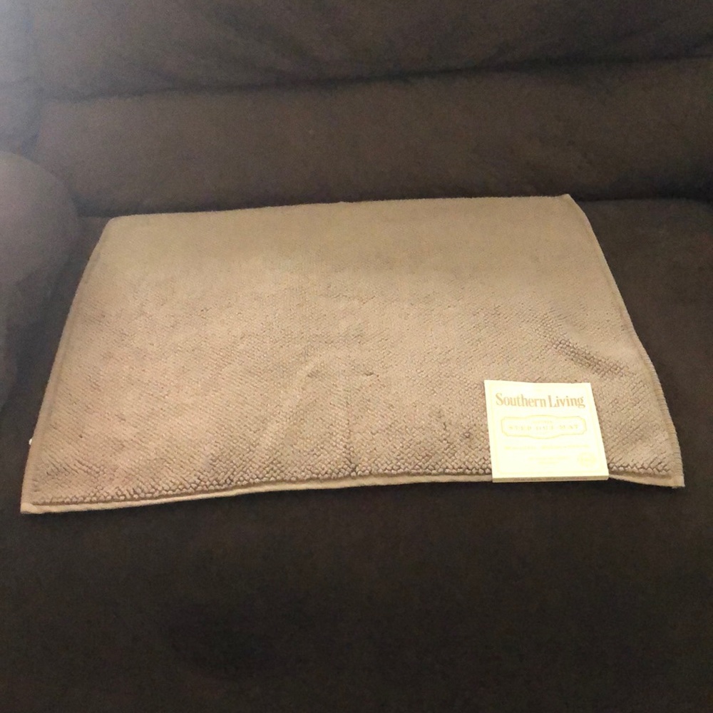 ❤️❤️❤️SOUTHERN LIVING BATH MAT.  PLATINUM SERIES